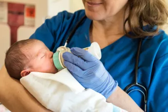 Actu PRO : La transplantation fécale pour restaurer le microbiote des bébés nés par césarienne ?