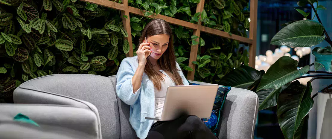 Green walls: nature in the office is good for the skin